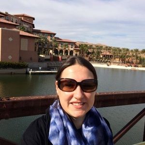 Meet your Posher, Élia